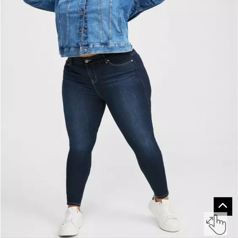 Torrid SHORT INSEAM Bombshell Premium Stretch Skinny Jean